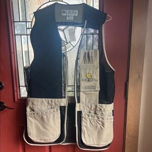 Columbia Black and Tan Outdoor/Dove Vest